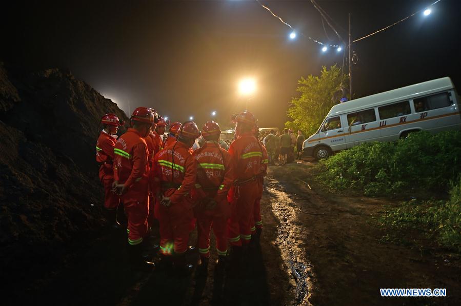 Incêndio em mina de carv?o aprisiona 13 mineiros no nordeste da China