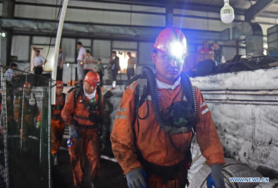 Incêndio em mina de carv?o aprisiona 13 mineiros no nordeste da China