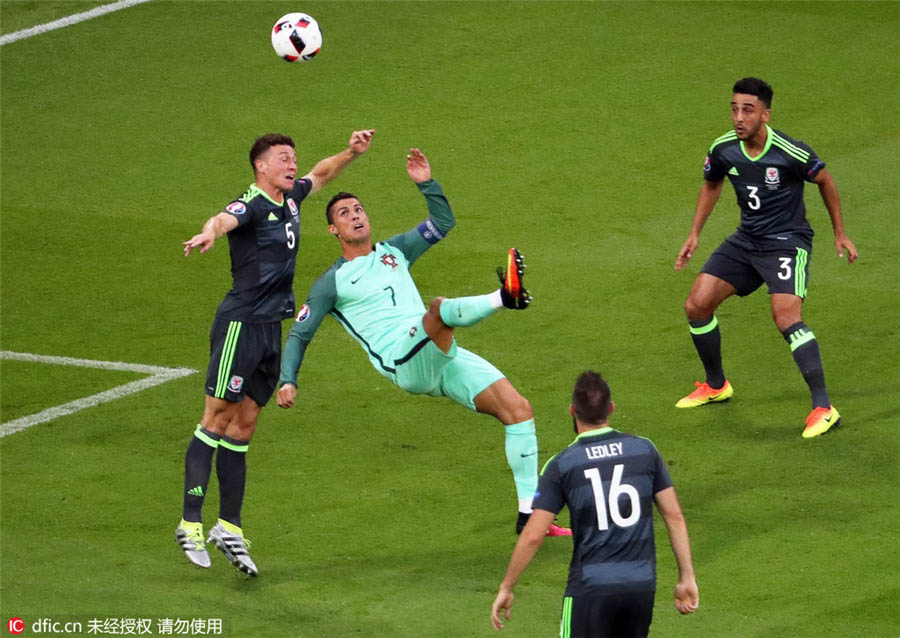 Sele??o portuguesa atinge a final do campeonato europeu, 12 anos depois