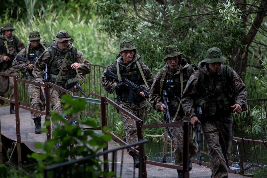 China e Rússia realizam exercícios militares antiterrorismo conjuntos