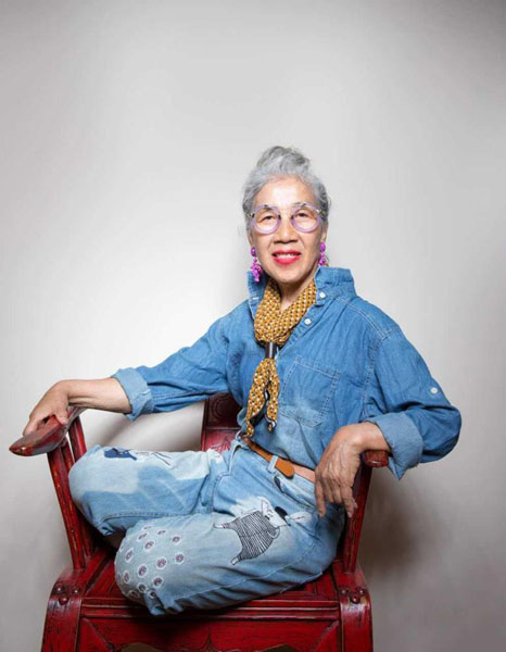 Vovó chinesa com “sentido de moda apurado” atrai aten??o nas redes sociais