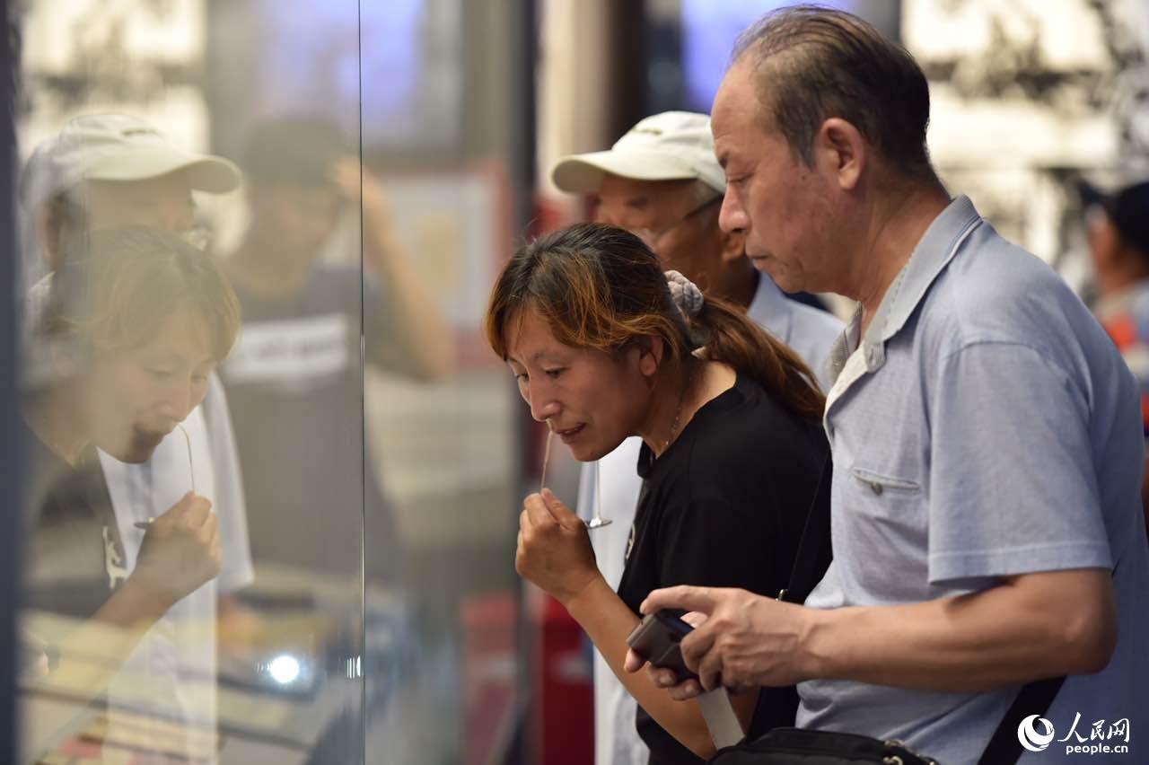 Visitantes acorrem ao museu memorial em homenagem ao 79o aniversário do Incidente da Ponte Marco Polo