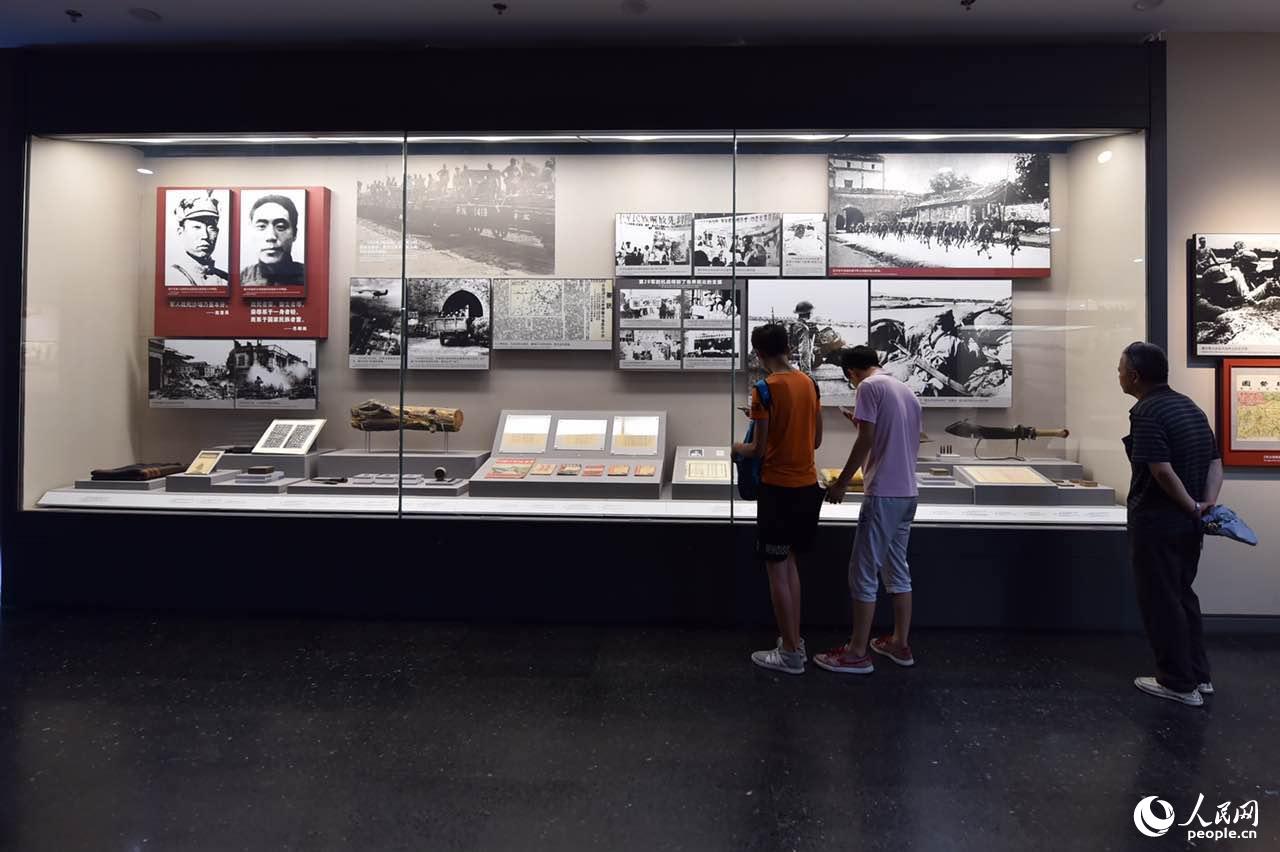 Visitantes acorrem ao museu memorial em homenagem ao 79o aniversário do Incidente da Ponte Marco Polo