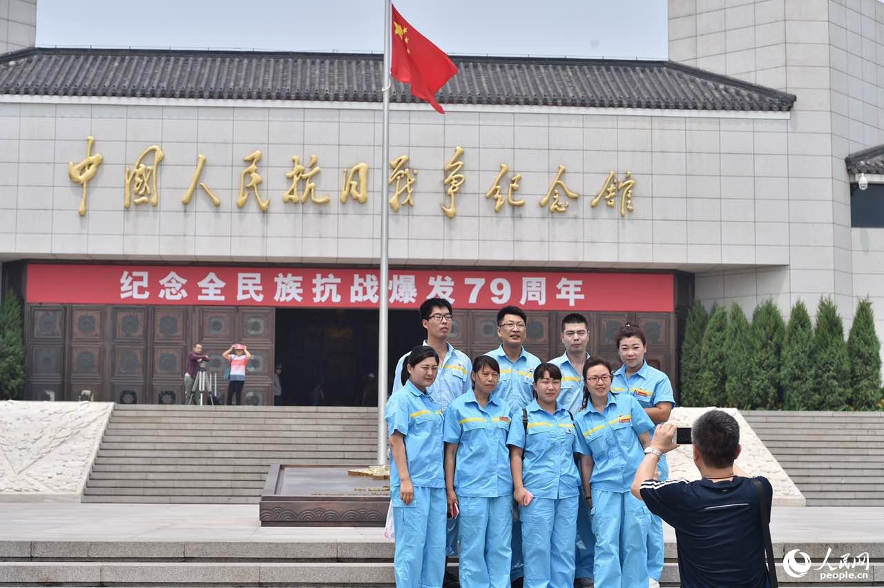 Visitantes acorrem ao museu memorial em homenagem ao 79o aniversário do Incidente da Ponte Marco Polo