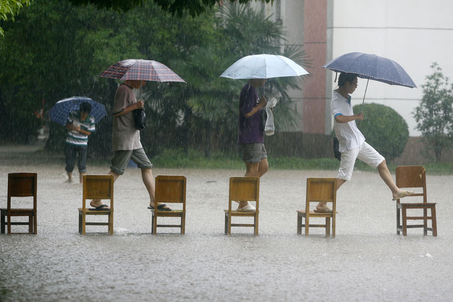 Tempestade provoca inunda??o na cidade de Wuhan