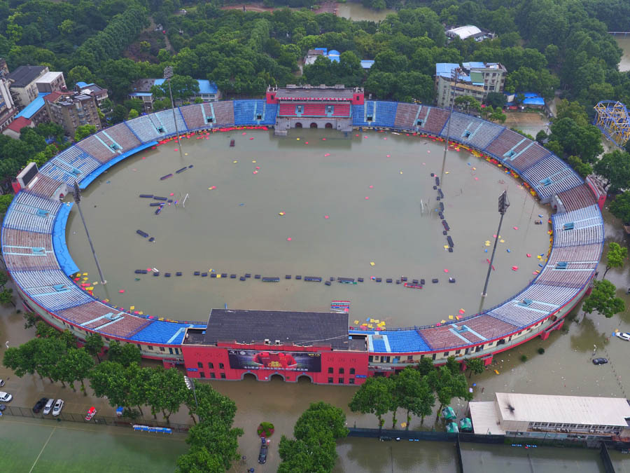 Tempestade provoca inunda??o na cidade de Wuhan