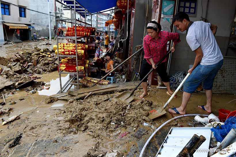 Tuf?o Nepartak deixa seis mortos e oito desaparecidos no leste da China