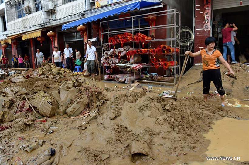 Tuf?o Nepartak deixa seis mortos e oito desaparecidos no leste da China