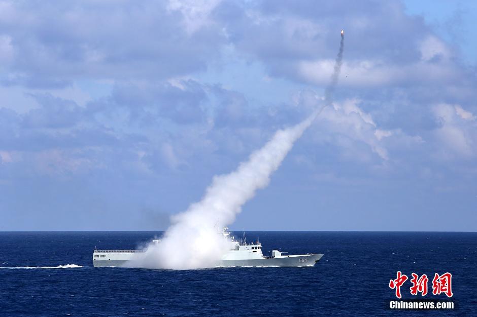 Marinha chinesa realiza exercício de combate no Mar do Sul da China