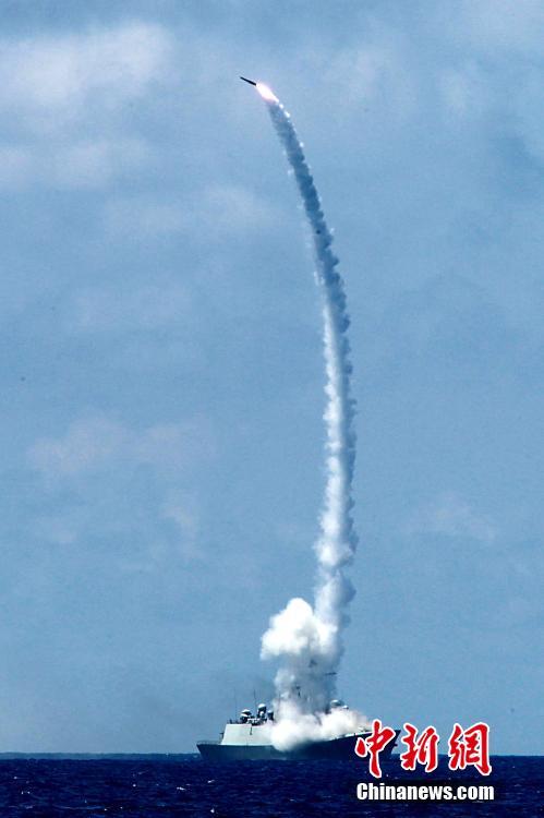 Marinha chinesa realiza exercício de combate no Mar do Sul da China