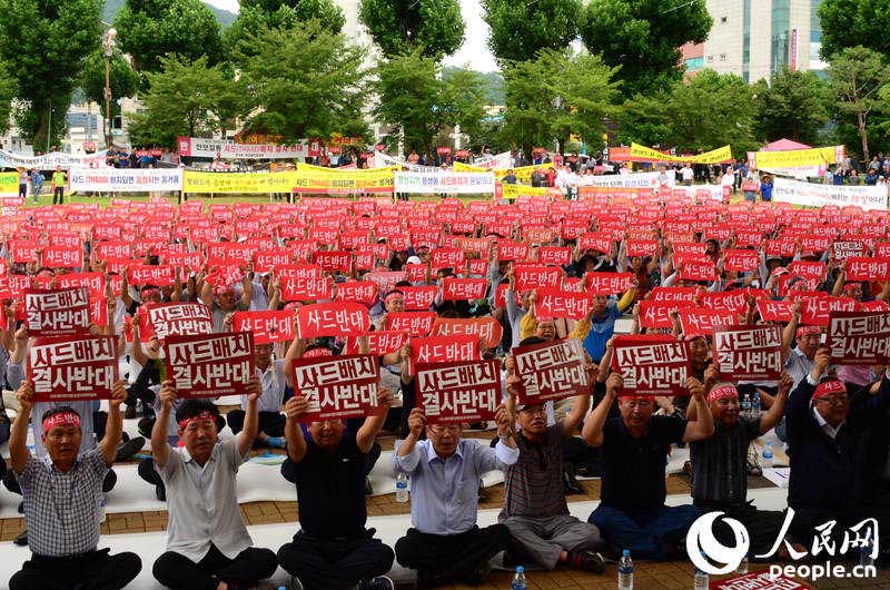 Milhares de sul-coreanos protestam contra implanta??o do THAAD no seu país