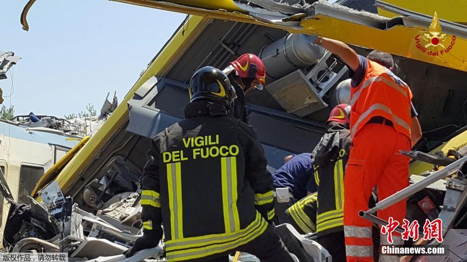 Colis?o entre dois trens deixa dezenas de mortos e feridos em Itália