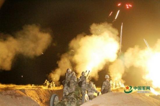 Exército chinês realiza treino entre teatros