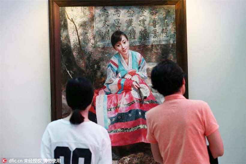 Cole??o de pinturas contemporaneas da RPDC s?o exibidas em Nantong
