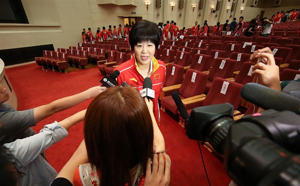 Delega??o olímpica chinesa recebida em cerim?nia no Grande Sal?o do Povo