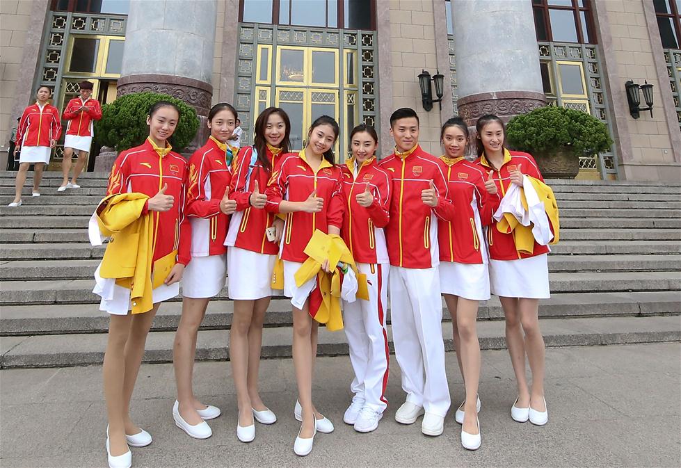 Delega??o olímpica chinesa recebida em cerim?nia no Grande Sal?o do Povo