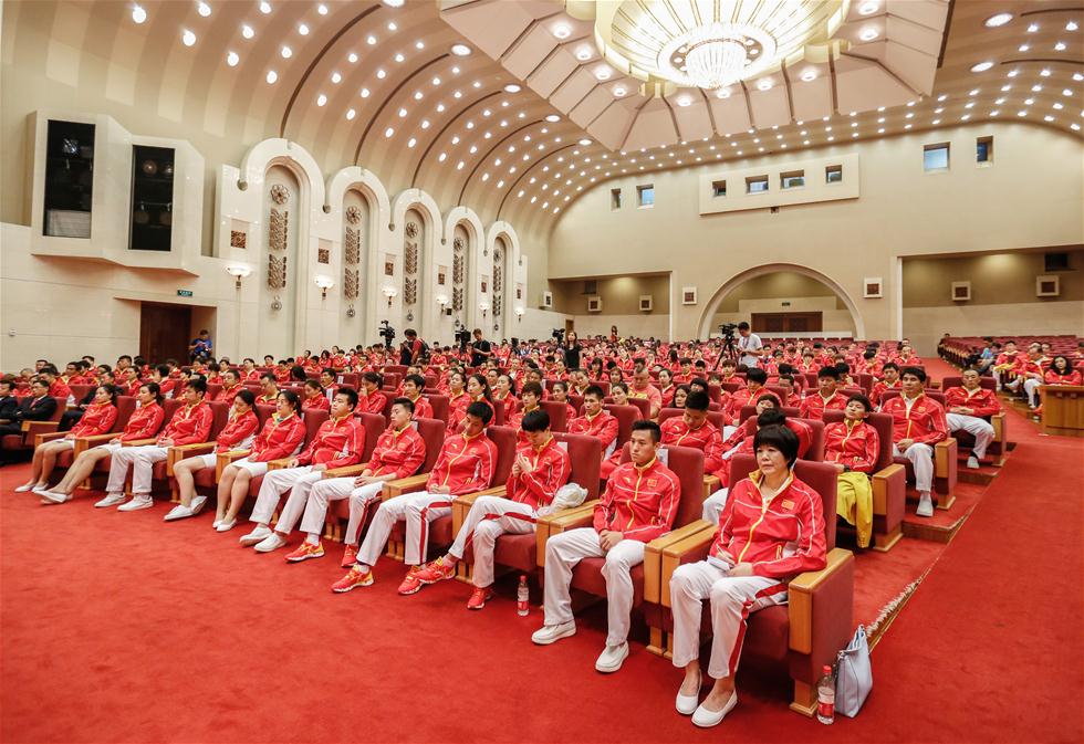 Delega??o olímpica chinesa recebida em cerim?nia no Grande Sal?o do Povo