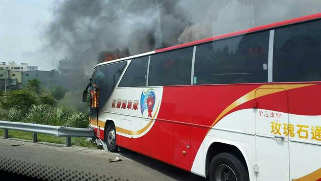 Acidente de ?nibus de turismo deixa 26 mortos em Taiwan