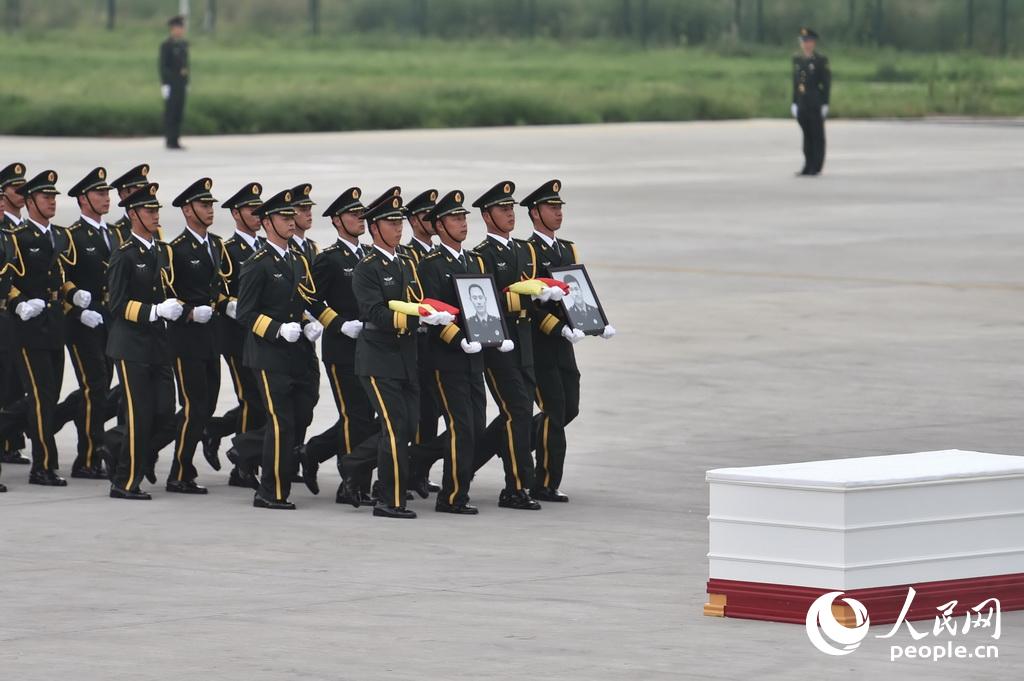 Restos mortais de dois soldados chineses da ONU mortos no Sud?o do Sul transladados para a China