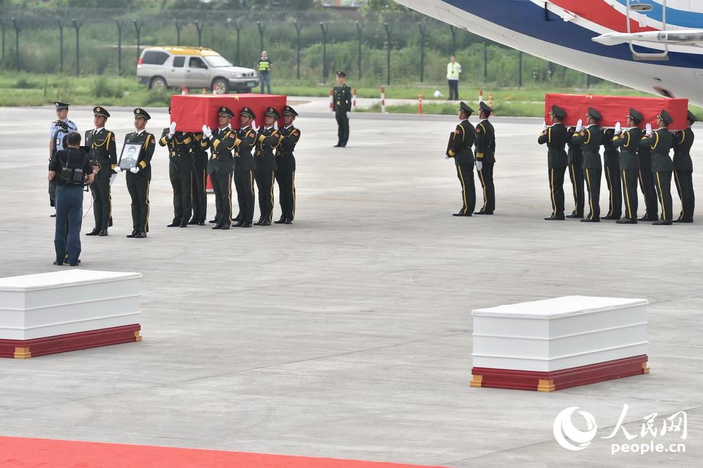 Restos mortais de dois soldados chineses da ONU mortos no Sud?o do Sul transladados para a China