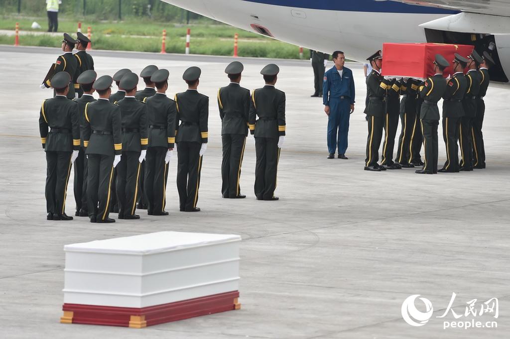 Restos mortais de dois soldados chineses da ONU mortos no Sud?o do Sul transladados para a China
