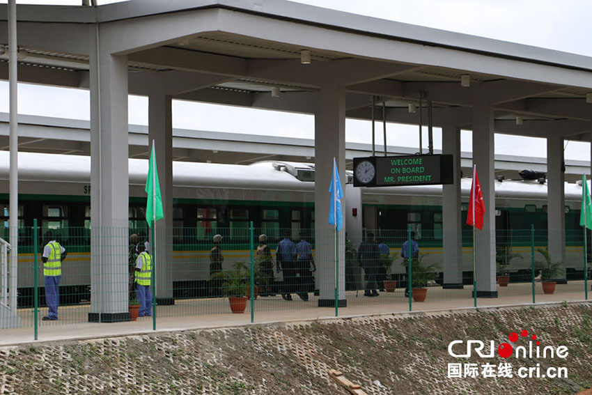 Primeira ferrovia de bitola padr?o de áfrica assistida pela China entra em funcionamento