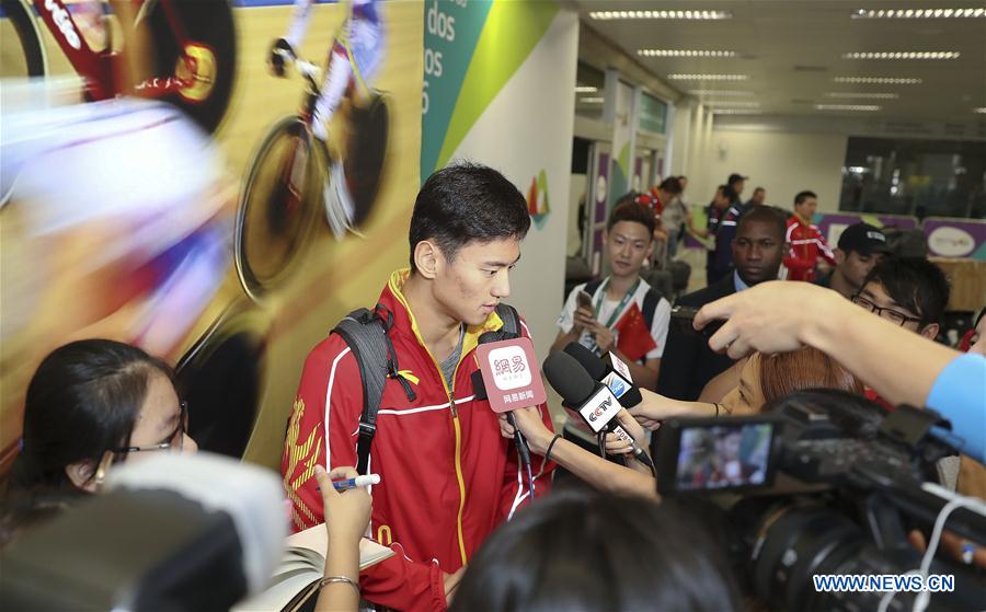 Equipe de nata??o da China chega ao Rio