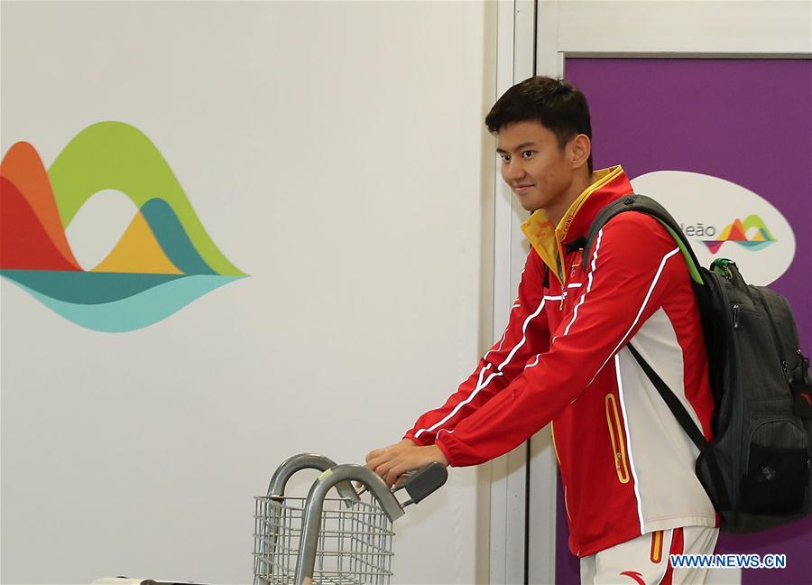Equipe de nata??o da China chega ao Rio