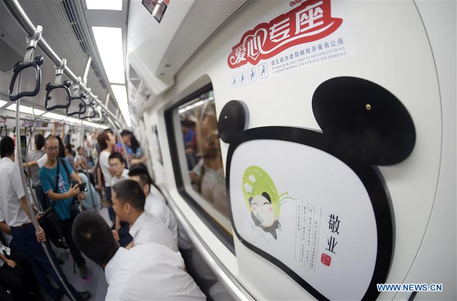 Trem com tema de panda é inaugurado em metr? em Chengdu