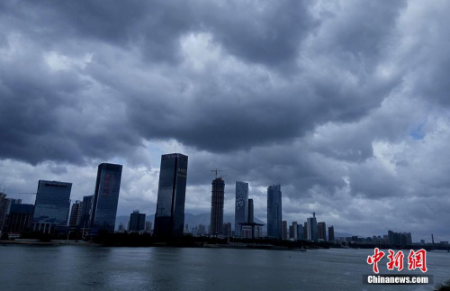 Guangdong emite alerta máximo com a chegada do tuf?o Nida