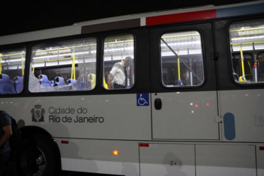 Rio2016: ?nibus da imprensa é atingido e há suspeita de bala perdida