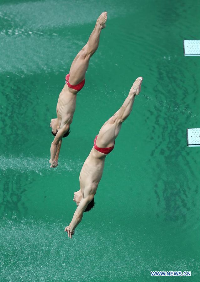 Halterofilista chinesa se recupera de uma pancada na cabe?a e conquista medalha de ouro