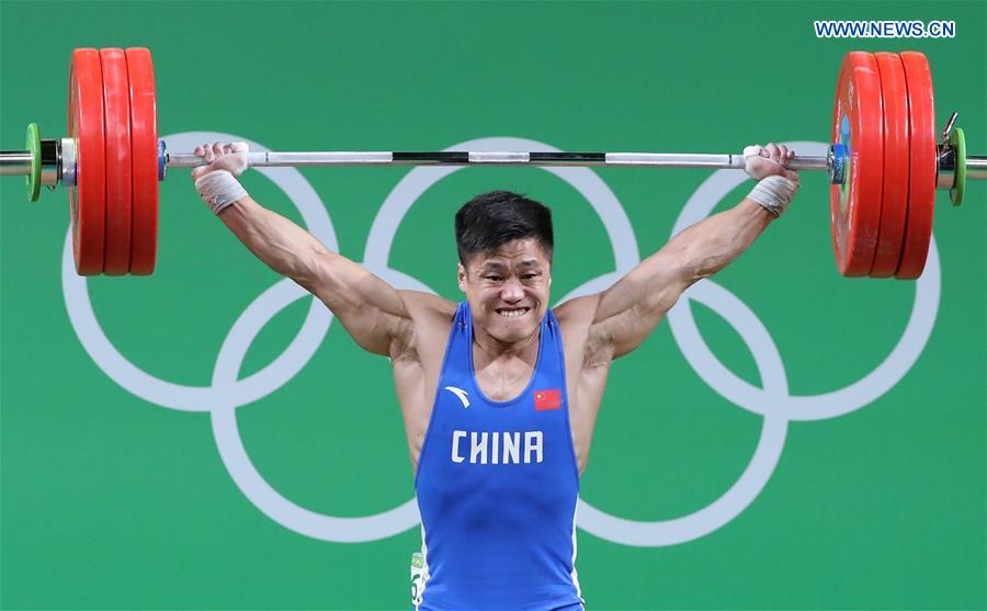 Halterofilista chinesa se recupera de uma pancada na cabe?a e conquista medalha de ouro
