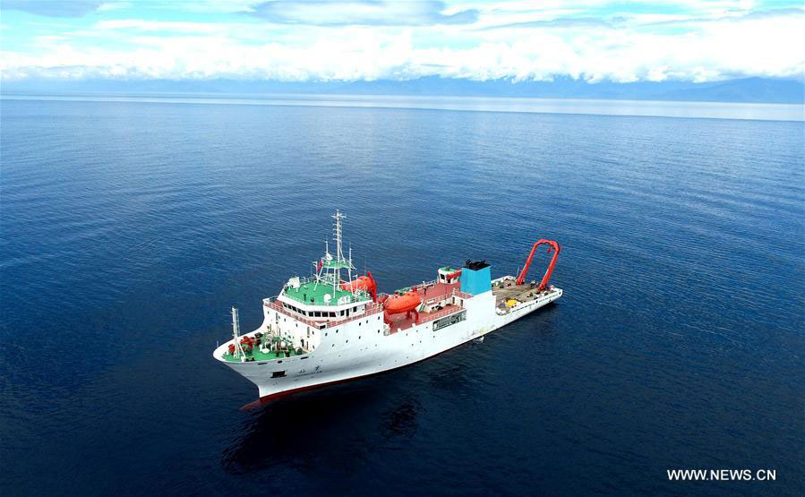 Navio de águas profundas inicia viagem no Mar de Salom?o
