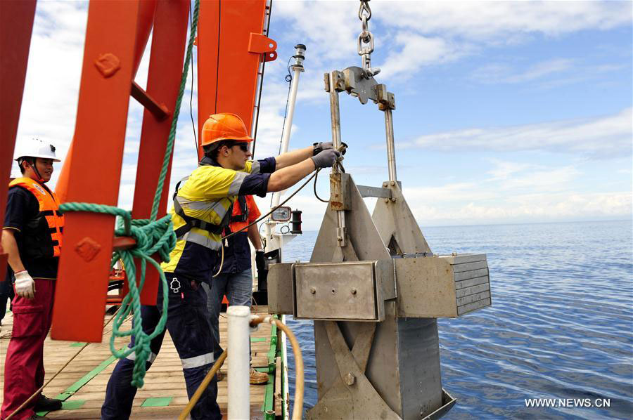 Navio de águas profundas inicia viagem no Mar de Salom?o