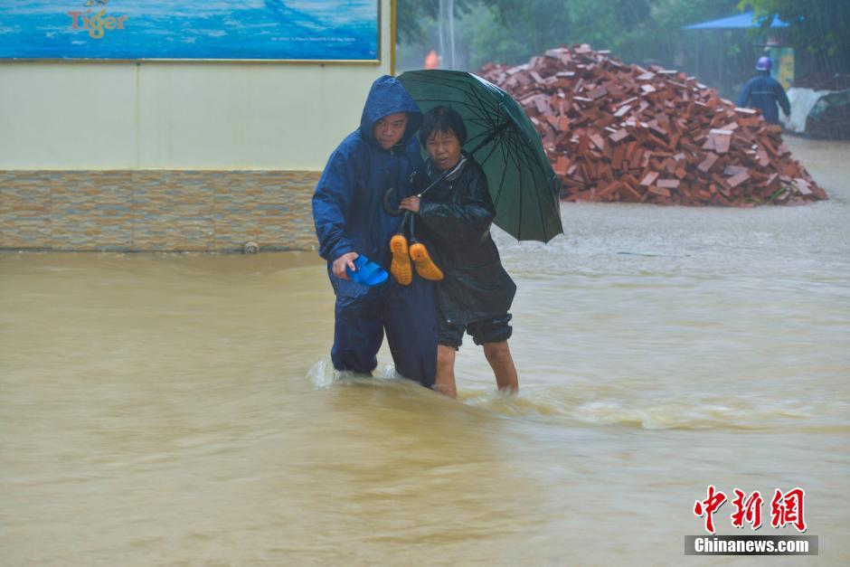Tuf?o Dianmu chega ao sul da China