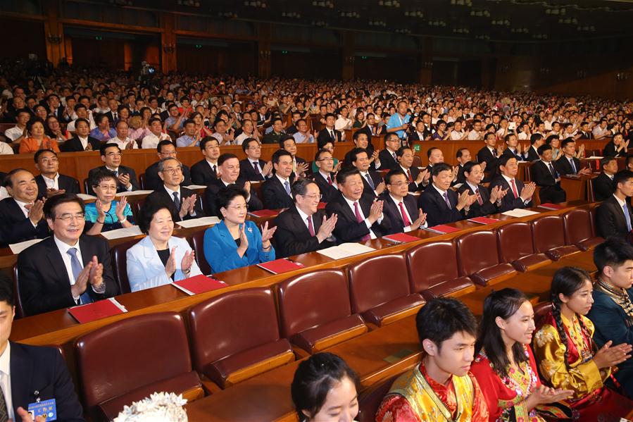 Líderes chineses participam da inaugura??o de festival de arte de minorias