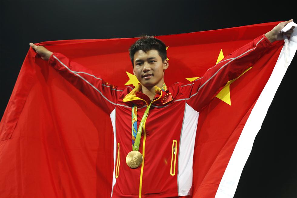 Chinês Chen Aisen é ouro nos saltos ornamentais