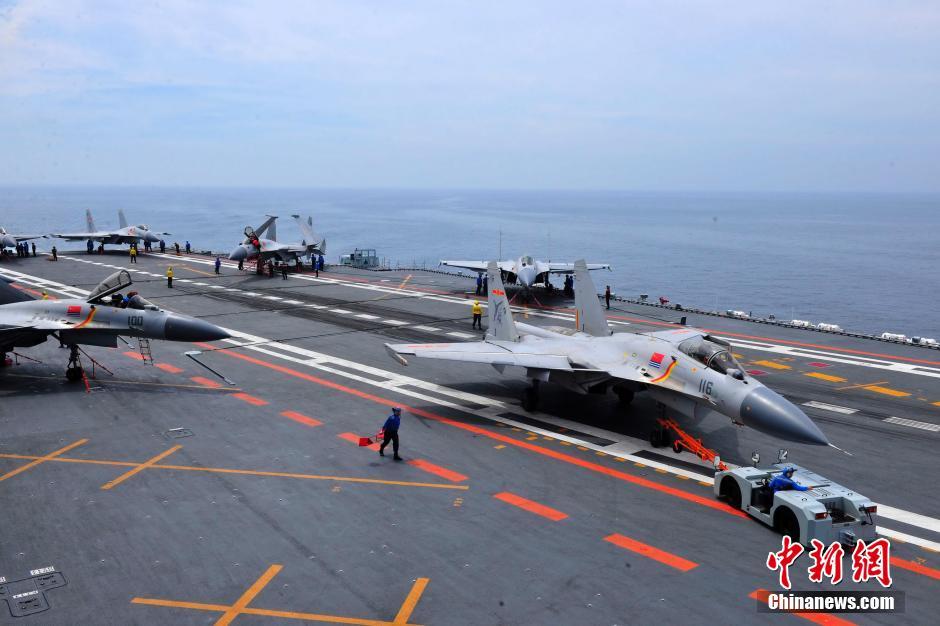 Novos pilotos da Marinha chinesa fazem testes de voo em porta-avi?es