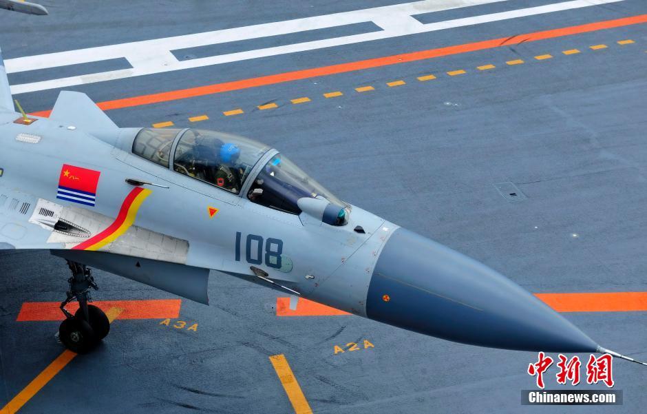 Novos pilotos da Marinha chinesa fazem testes de voo em porta-avi?es