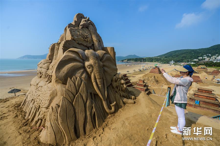 Exposi??o de esculturas em areia recebe chegada do G20