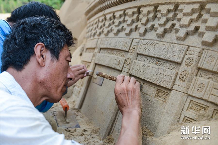 Exposi??o de esculturas em areia recebe chegada do G20