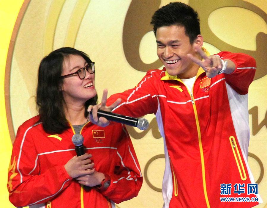 Hong Kong recebe delega??o olímpica da China continental