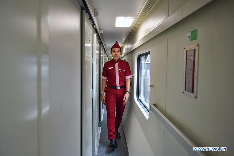 Trem fabricado na China entra em funcionamento na Tailandia