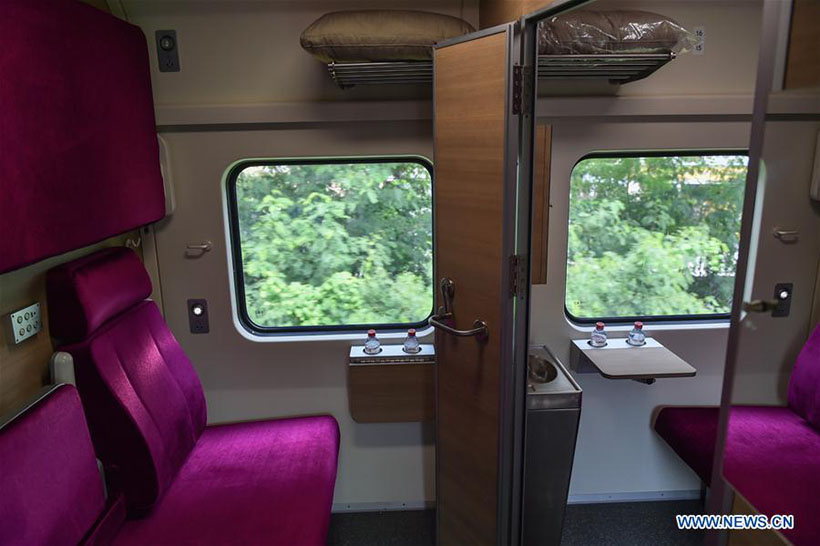 Trem fabricado na China entra em funcionamento na Tailandia
