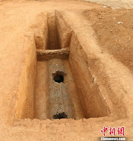 Tumbas antigas s?o descobertas no leste da China