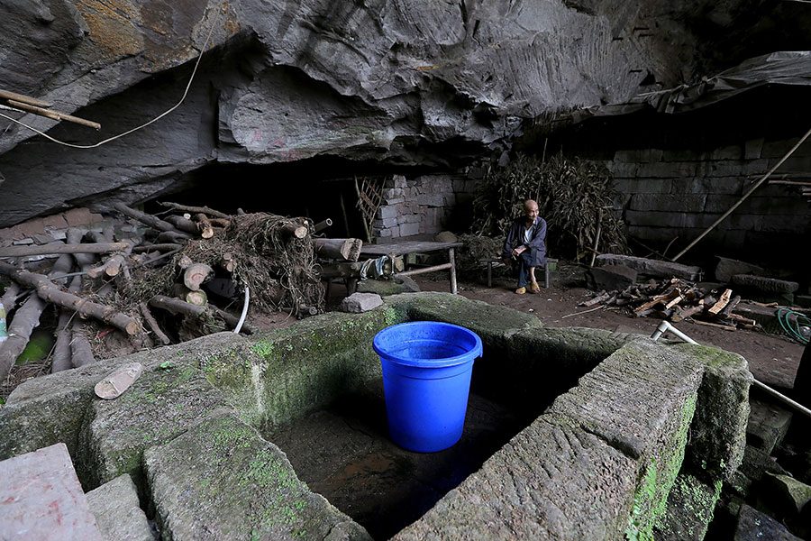 Casal chinês vive em caverna há 54 anos