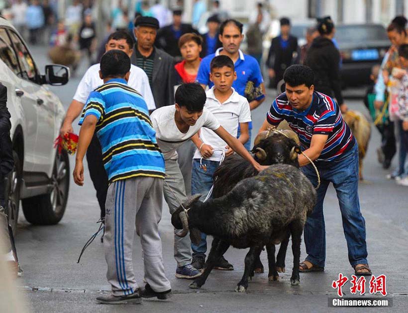 Mu?ulmanos em Xinjiang celebram Festa do Sacrifício