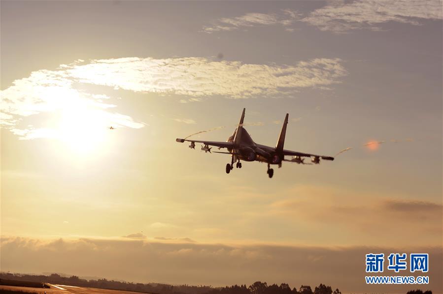Avi?es militares chineses realizam exercício de simula??o de combate no Pacífico Ocidental
