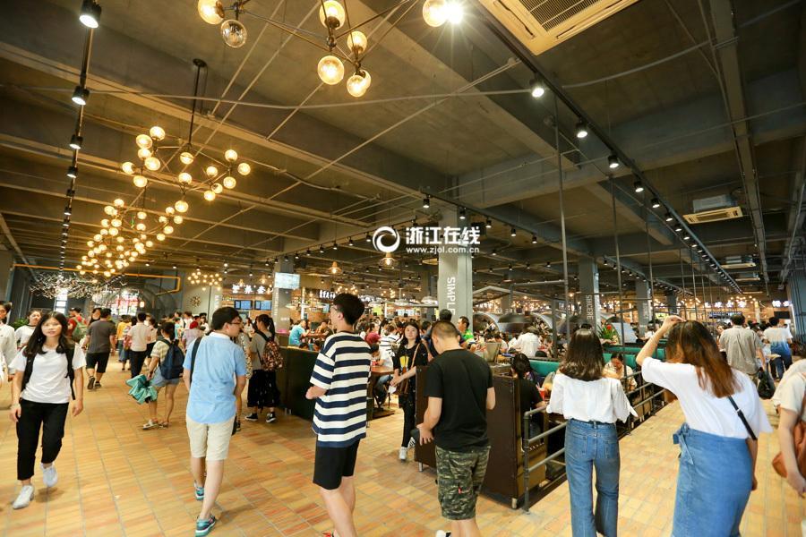 Insólito: Universidade chinesa decora refeitório de forma criativa